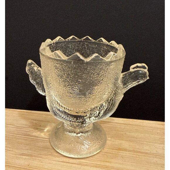 Vintage Clear Glass Hen-Shaped Egg Cup With Textured Design & Scalloped Rim - Picture 4 of 6